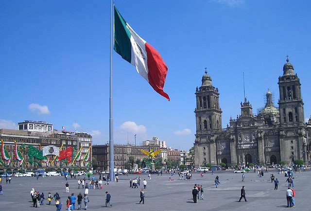 Plaza_de_la_Constitucion_Ciudad_de_Mexico_City